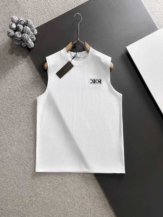 Dior迪奥* 市场独家品质 爆款 2025夏款背心上新 原高版本 迪奥 面料采用340克高密度定制棉 不变形 不缩水 立体垂感爆表 工艺介绍：前幅采用本布压花