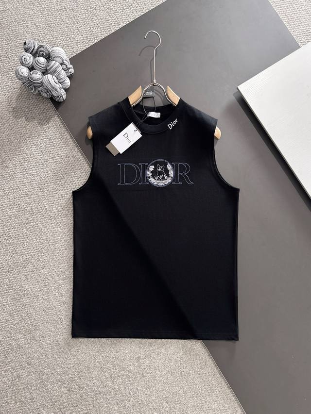 Dior迪奥* 市场独家品质 爆款 2025夏款背心上新 原高版本 迪奥 面料采用340克高密度定制棉 不变形 不缩水 立体垂感爆表 工艺介绍：前幅采用重工百灵