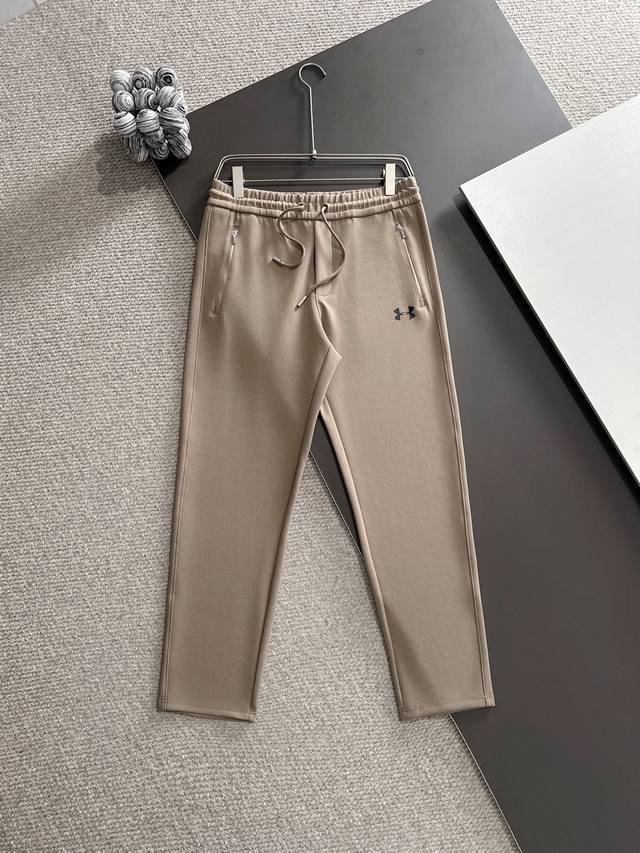 Underarmour安德玛* 2025春夏款上新 原高版本 安德玛 面料采用260克高密度华棉 不变形 不缩水 工艺介绍：前幅采用经典安德玛家经典印花+后袋开