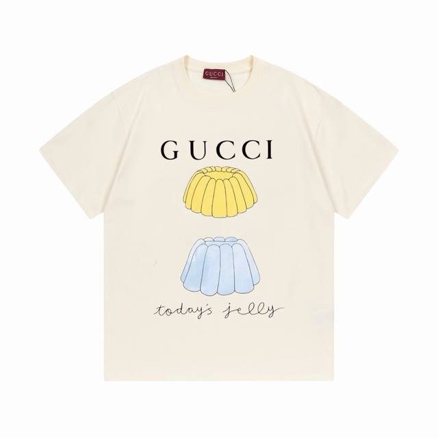 Gucci 古驰 2025新款 数码直喷插画字母Logo 男女同款 短袖T恤 定制300克100％双纱纯棉面料 康丽数码直喷工艺 定染32支双股螺纹 领标吊牌主