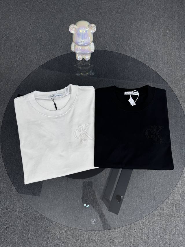 顶级版本 区别通货 25Ss Ck胸口小标后背大标Logo贴布感刺绣圆领短袖 情侣同款 全套包装 三标齐全 区别市场通货 随意对比纯棉280克高克重32支双纱