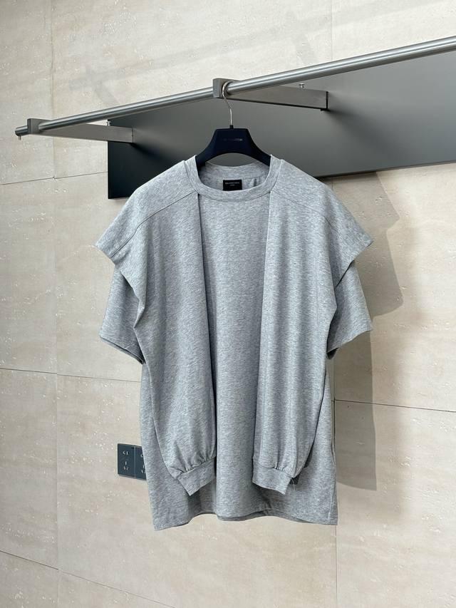 Balenciag* 巴黎Blcg 假两件四袖披肩款短袖T恤 T恤面料采用16S单纱精梳棉平纹布，克重230G，购入Y版订染大货面料颜色罗纹，成衣整件进行洗水做