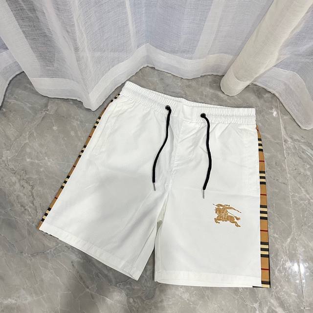 全年补货不下架 Burberry巴宝莉战马经典休闲沙滩短裤 图片由手机像素拍摄 任何Ps Bbr经典格纹速干五分裤，男女同款，面料为客供聚酯纤维材质、耐脏抗皱，