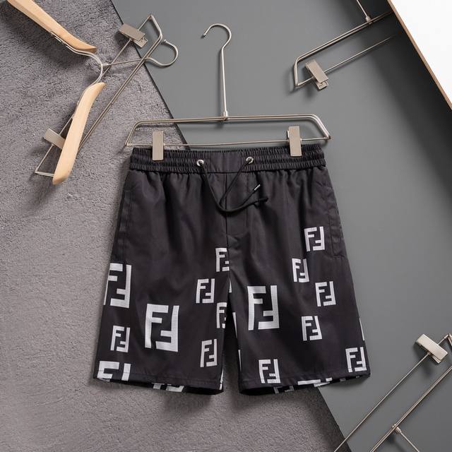 Fendi 芬迪 夏季新款沙滩裤 经典印花速干五分裤，男女同款，面料为客供聚酯纤维材质 耐脏抗皱 最适合夏天出去游玩的料子 保证凉爽的同时又足够的舒适 随意上身