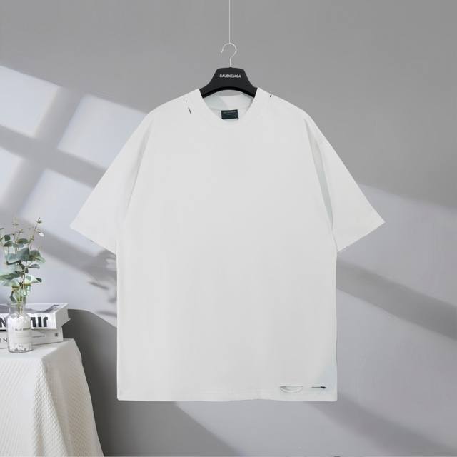 B181# 市场顶级品质 Balenciaga 巴黎世家2025Ss 美纹纸签字胶带磨破做旧短袖T恤 印花采用进口椭圆机印花工艺 市场顶级的质量 官网品质 罗纹