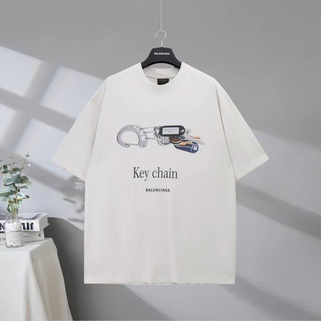 B167# 市场顶级品质 Balenciaga 巴黎世家2025Ss 钥匙扣Key Chain字母印花短袖T恤 印花采用环保进口材料白墨直喷工艺 市场顶级的质量
