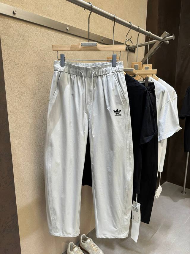 款号：Wk104 Adidas三叶草最新立体裁剪弯刀裤 情侣款 25Ss爆款神裤，上身酷飒十足，男友力满满，实测真显瘦显腿直，定制超舒适的面料，保证让你爱不释手