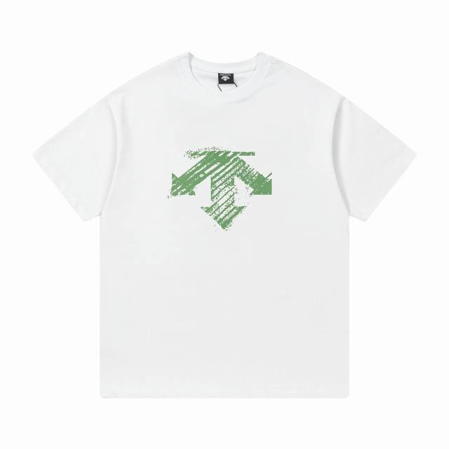 高版本 迪桑特 Descente 春夏系列 采用280G专用双纱厚重面料 采用进口康丽机直喷白癦印花工艺 宽松版型 男女同款 码数：1 2 3 4 颜色:黑色