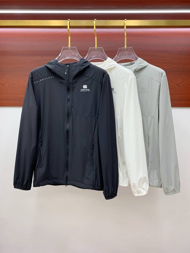 可隆Kolon Sport 官网同款功能性面料薄款防晒服外套 定制反光高压经典Logo 内网纱拼接 隐藏式口袋 具有防紫外线 防晒Upf80 颜色：灰色 黑色