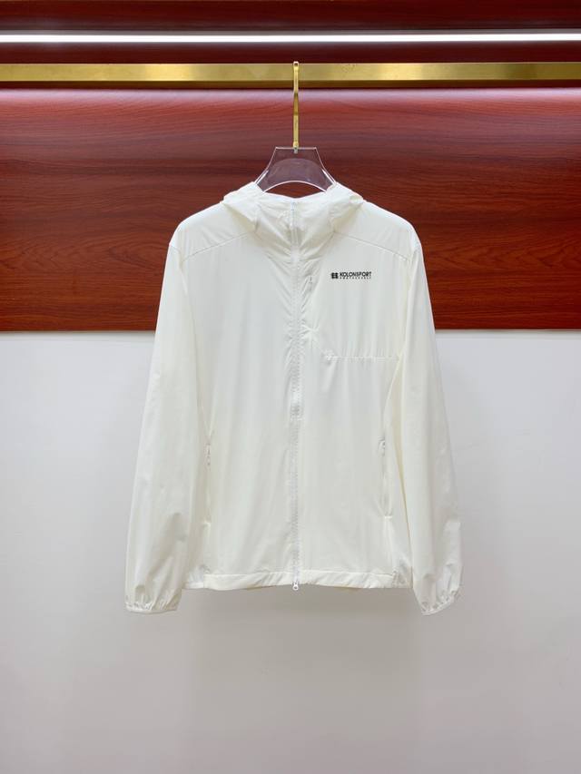 可隆Kolon Sport 官网同款功能性面料薄款防晒服外套 立体硅胶高压Logo字母 内网纱拼接 隐藏式口袋 具有防紫外线 防晒Upf80 颜色：灰色 黑色