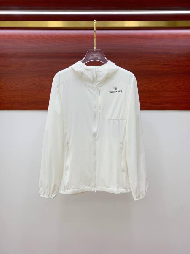 可隆Kolon Sport 官网同款功能性面料薄款防晒服外套 高压反光印花字母Logo 内网纱拼接 隐藏式口袋 具有防紫外线 防晒Upf80 颜色：灰色 黑色