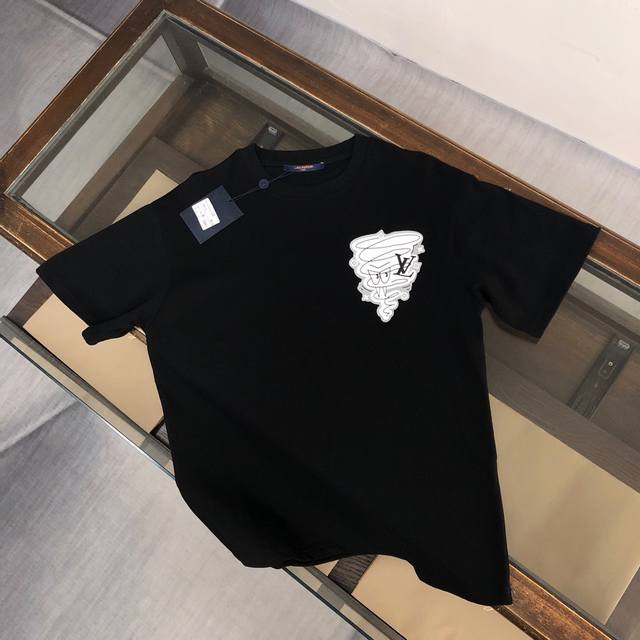 Dl32 Dlouis Vuitton Dlv 路易威登 25Ss夏季新款圆领短袖T恤！280克重磅高端纯棉面料，手感质感都极完美！修身裁剪设计干净利落！时尚又