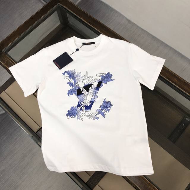 Dl30 Dlouis Vuitton Dlv 路易威登 25Ss夏季新款圆领短袖T恤！280克重磅高端纯棉面料，手感质感都极完美！修身裁剪设计干净利落！时尚又