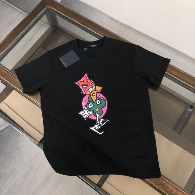 Dl10 Dlouis Vuitton Dlv 路易威登 25Ss夏季新款圆领短袖T恤！270克重磅高端纯棉面料，手感质感都极完美！修身裁剪设计干净利落！时尚又