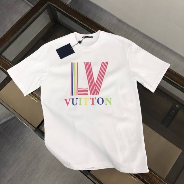 Dl09 Dlouis Vuitton Dlv 路易威登 25Ss夏季新款圆领短袖T恤！270克重磅高端纯棉面料，手感质感都极完美！修身裁剪设计干净利落！时尚又