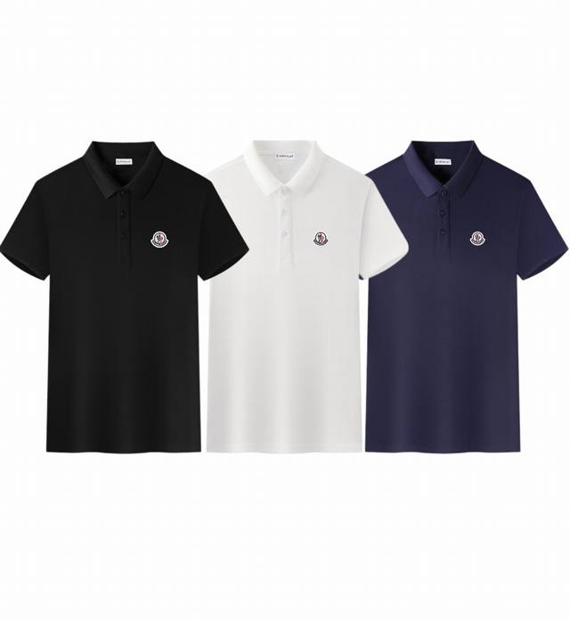 上新款号: M2004 Moncler 蒙口2025新款短袖翻领Polo衫 定制：徽章绒标字母Logo 男女同款 采用定制丝光珠地棉面料 面料细腻舒适透气亲肤感