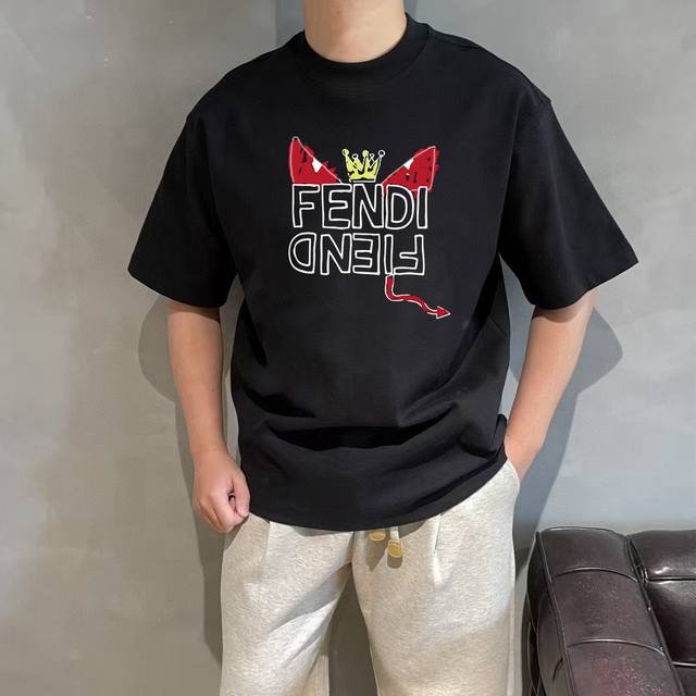 款号:Fd45 Fendi 芬迪 25Ss 大师亲手设计潮牌新品印花圆领短袖T恤 春夏最新砖柜同步 Os落肩版型 - 260G双纱纯棉顶级面料 手感柔软 百分百