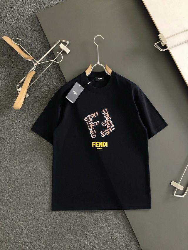 款号:Fd42 Fendi 芬迪 2025夏季新款圆领短袖T恤！ - 260G双纱纯棉顶级面料 手感柔软 百分百纯棉独家出货 定染硫化黑无尘处理面料 -面料：2