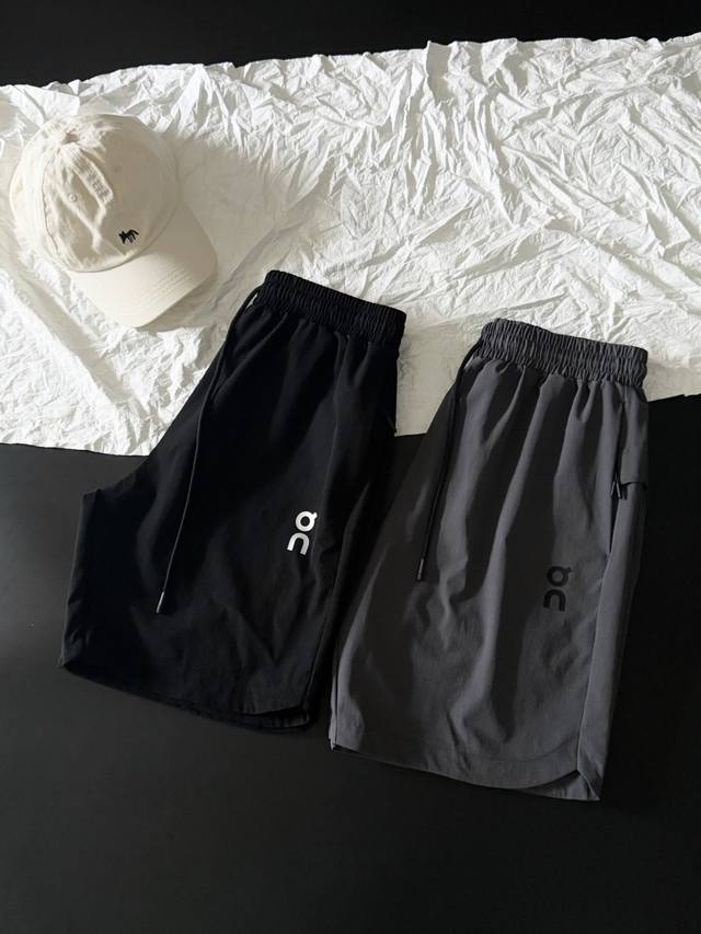 新款推出 男士速干短裤来喽 货号3033 尺码M-3Xl 颜色黑色，灰色 男士夏季梭织运动速干短裤！，男款运动健身跑步休闲裤，休闲也超级完美，品质真心无敌 立体