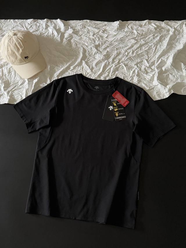 顶级版本，迪桑迪新款情侣款韩国专柜正品一比一复刻 主推让利 ，速干透气吸汗科技棉 原版 硅胶标简单清爽情侣款短袖T恤 超牛现货 海外限定款打底衫这是一批出口到韩