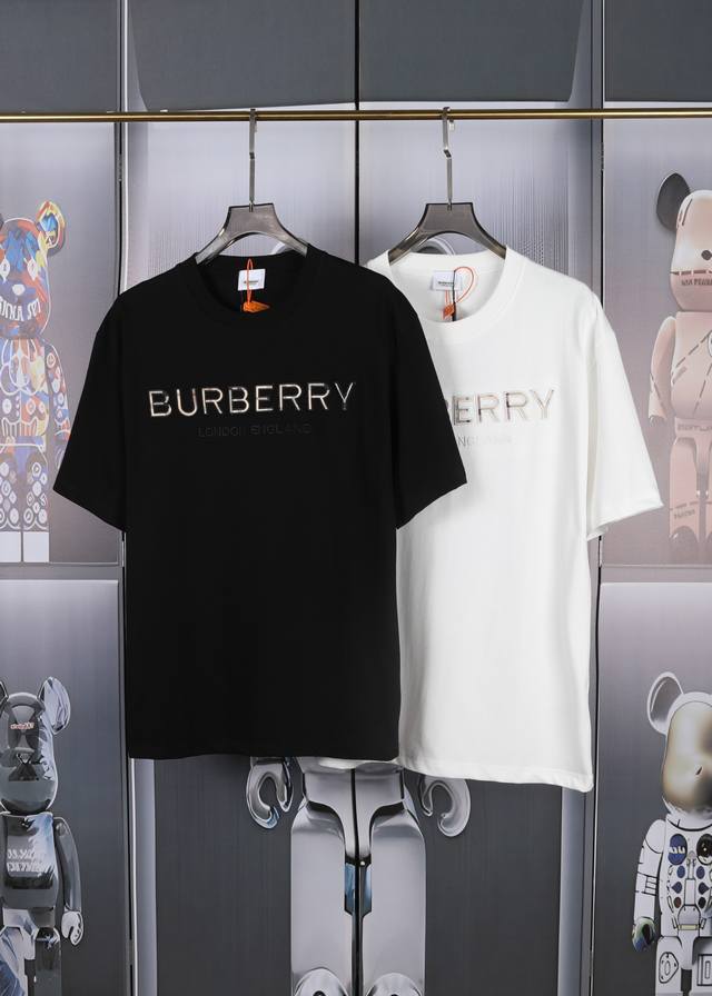 Burberry巴宝莉英文刺绣标志短袖.原版开模，高品质重磅双纱280G32支滑爽纯棉洗水手感，前片高端刺绣.内里加防护模，还原特殊工艺带来的潮流，定制定染 ，