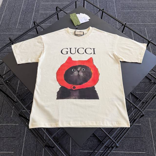 款号G002 Gucci新款卡通猫咪印花短袖T恤 定制240克全棉双纱硬挺面料 布面干净 布纹清晰 手感非常细腻扎实 更加力挺 舒适透气不易变形不易褶皱 1×1