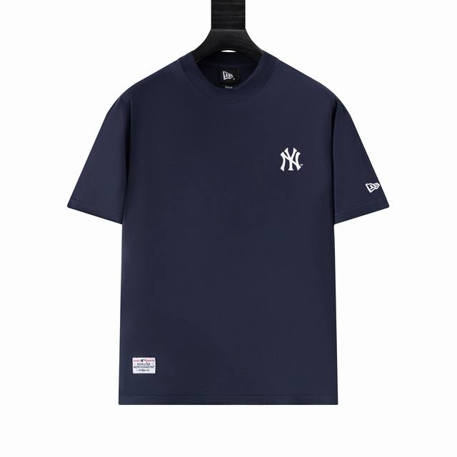 款号Ys131 New Era ×Mlb 纽亦华绣圆领T恤 男女同款，面料260G双纱纯棉！～合身的廓形剪裁，落肩袖设计，简约基础百搭不挑人，上身简洁利落，不起