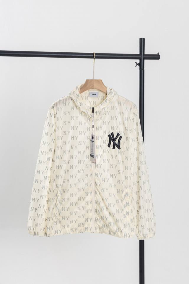 款号Ys143 新款上新 市场独家爆款 Mlb男女同款宽松轻薄透气防晒服 Mlb Ny高品质轻薄透气防风外套运情侣款防晒皮肤衣！ 面料轻薄透气 经典宽松版型 专