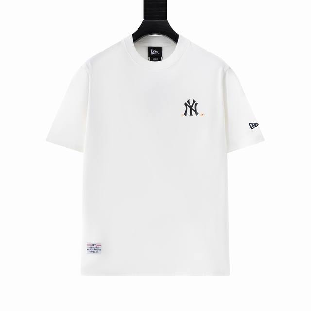 款号Ys133 New Era ×Mlb 纽亦华绣圆领T恤 男女同款，面料260G双纱纯棉！～合身的廓形剪裁，落肩袖设计，简约基础百搭不挑人，上身简洁利落，不起