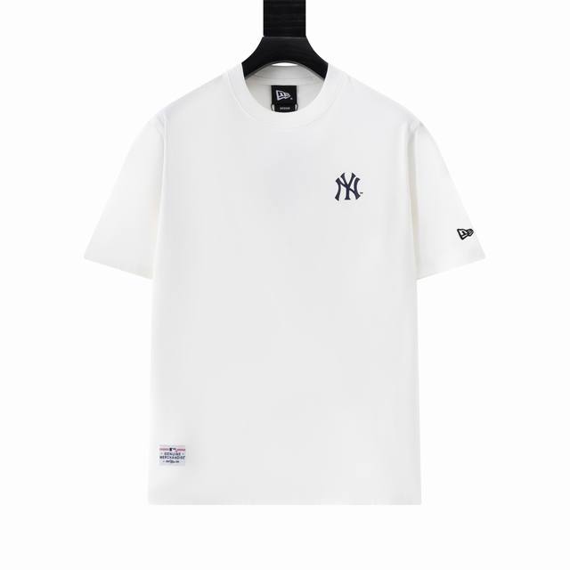 款号Ys135 New Era ×Mlb 纽亦华绣圆领T恤 男女同款，面料260G双纱纯棉！～合身的廓形剪裁，落肩袖设计，简约基础百搭不挑人，上身简洁利落，不起