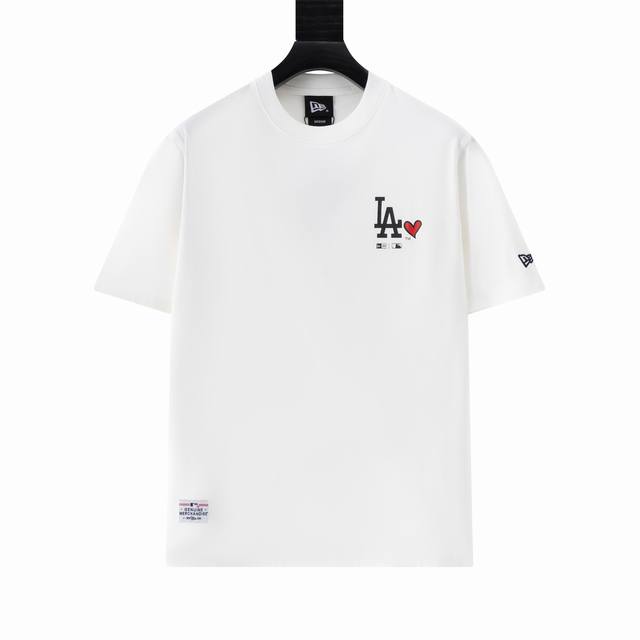 款号Ys139 New Era ×Mlb 纽亦华绣圆领T恤 男女同款，面料260G双纱纯棉！～合身的廓形剪裁，落肩袖设计，简约基础百搭不挑人，上身简洁利落，不起
