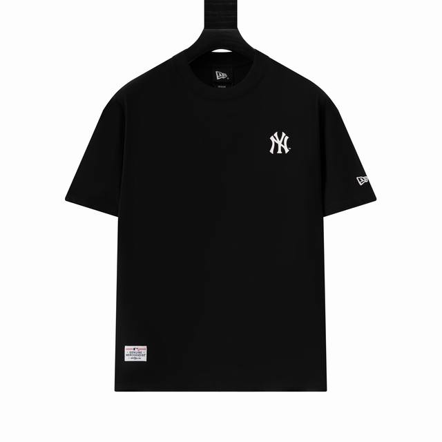 款号Ys140 New Era ×Mlb 纽亦华绣圆领T恤 男女同款，面料260G双纱纯棉！～合身的廓形剪裁，落肩袖设计，简约基础百搭不挑人，上身简洁利落，不起