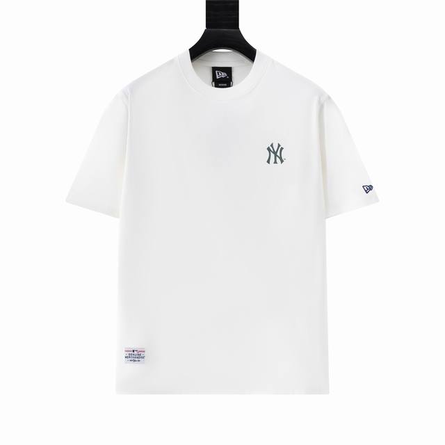 款号Ys113 New Era ×Mlb 纽亦华绣圆领T恤 男女同款，面料260G双纱纯棉！～合身的廓形剪裁，落肩袖设计，简约基础百搭不挑人，上身简洁利落，不起