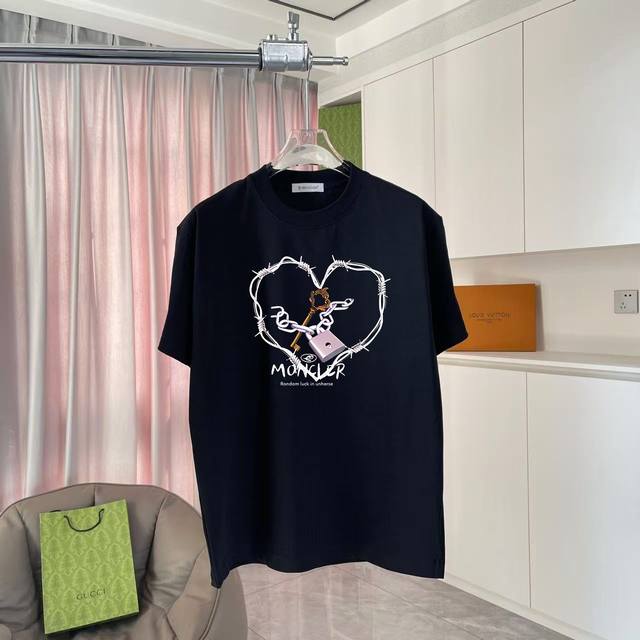 Moncle* 蒙口2025夏季新款 个性Logo印花 定制面料300 短袖T恤 男女同款 尺码：S M L Xl Xxl 五个码 颜色：黑色 白色 粉红色 湖