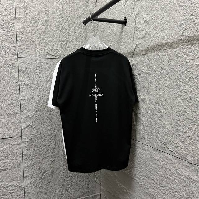Arc'teryx*始祖*鸟2025春夏季潮牌新款 个性经典图案Logo 字母立体厚板硅胶工艺 定制双纱平纹纯棉面料 短袖T恤 男女同款 颜色：黑色 白色 安哥