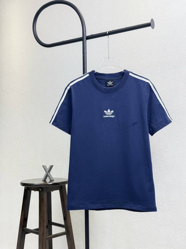 款号Xb86 巴黎阿迪联名条纹织带胸前小标刺绣圆领短袖 官网买的样衣回来打的板 原色原版1:1 市场发这么低不发这个价格P没办法 情侣同款 全套包装 三标齐全