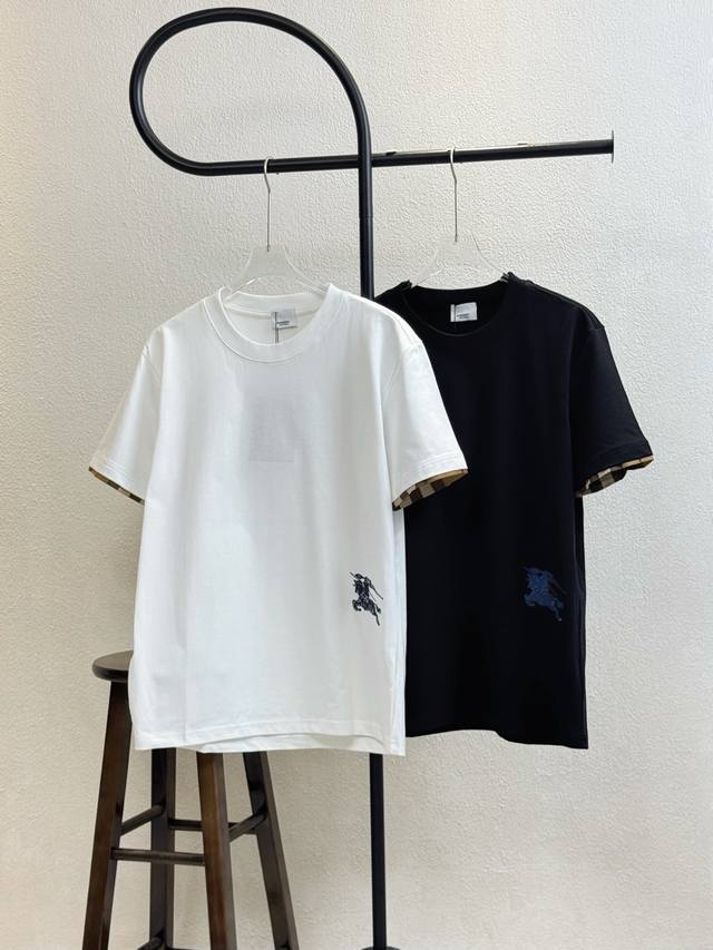款号Xb92 Burberry巴宝莉袖口拼接格子骑士战马万针刺绣圆领短袖 官网买的样衣回来打的板 原色原版1:1 市场发这么低不发这个价格P没办法 情侣同款 全