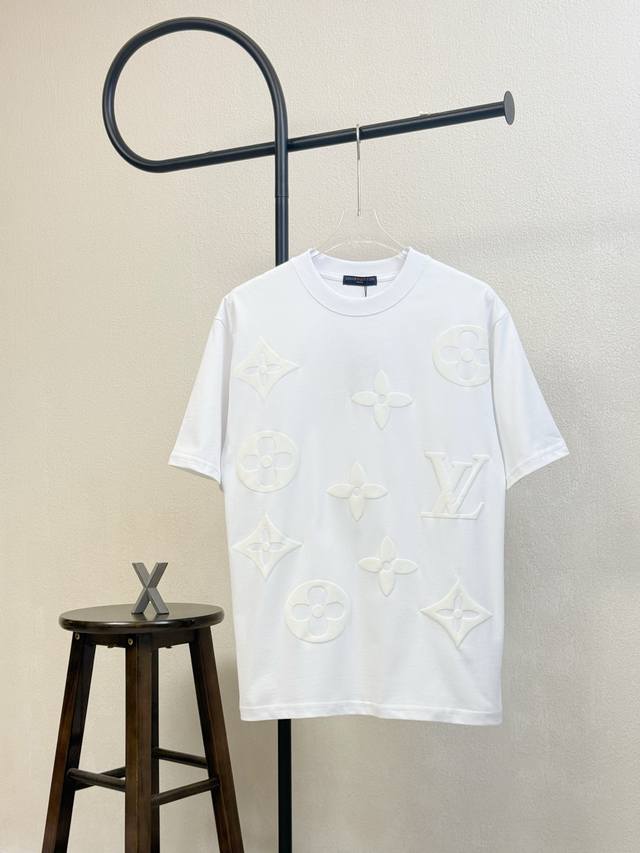 款号Xb84 新增白色 Lv经典Logo满印发泡印花圆领短袖 情侣同款 全套包装 三标齐全 区别市场通货 随意对比 纯棉280克高克重32支双纱 不起球 不褪色