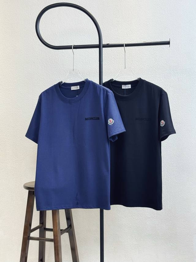 款号Xb85 Moncler 蒙口胸口小标字母植绒圆领短袖 官网买的样衣回来打的板 原色原版1:1 市场发这么低不发这个价格P没办法 情侣同款 全套包装 三标齐