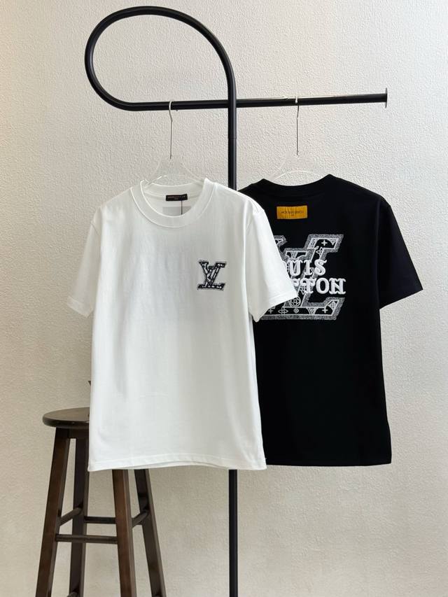 款号Xb106 Lv路易威登新款缝线大标Logo字母立体刺绣圆领短袖 情侣同款 全套包装 三标齐全 区别市场通货 随意对比 纯棉280克高克重32支双纱 不起球