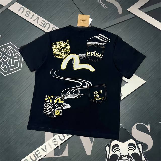 重工艺款 Evisu 2025福神多口袋T恤 高版本高品质采用纯棉双纱300克面料 男女同款 这件T恤剪裁宽松版形。 颜色，黑色S-Xl
