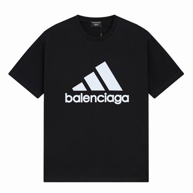 Balenciaga巴黎世家联名阿迪达斯印花短袖 宽松版型 采用260克精梳棉双纱 从面料到辅料全部三标齐全跟足Zp 进口松井公司浆料印花绝不开裂 整件做法采用
