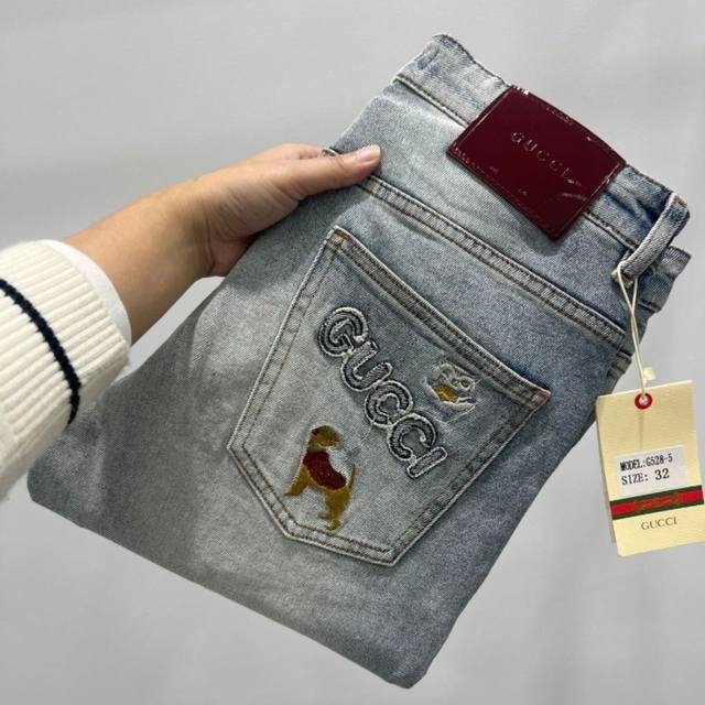 顶级版本 。 2025春夏欧洲专柜新款 超A代购级别海外贸易公司订单货源，顶级原单高端男士定制时尚修身小直筒牛仔裤。，528～5 颜色：图片色 尺码：29-40