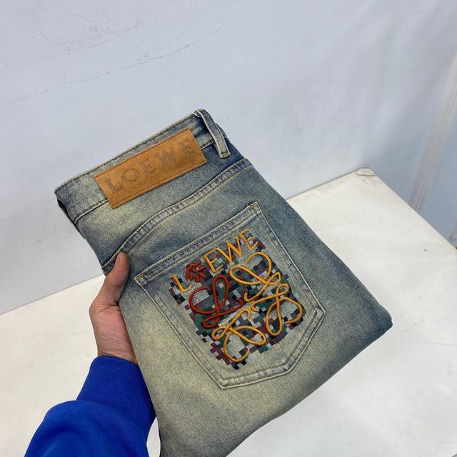 顶级版本 。 2025春夏欧洲专柜新款 超A代购级别海外贸易公司订单货源，顶级原单高端男士定制时尚修身小直筒牛仔裤528～26 颜色：图片色 尺码：29-40