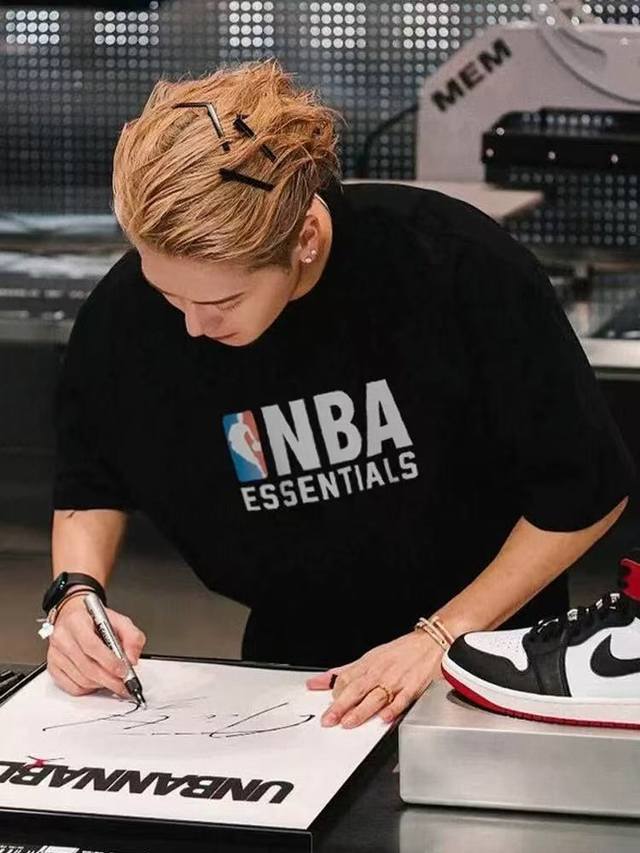 Fog-562# Fear Of God Essentials X Nba 联名款 Fw24 Essentials Nba Tee 橡胶印花图案落肩宽松短袖T恤