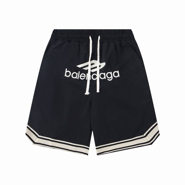 上新： 款号：B025 Balenciaga巴黎世家新款字母刺绣Logo织带短裤情侣款五分裤 1采用高精度酷丝绵精梳面料，清爽丝滑透气 告别厚重感，上身超级有型