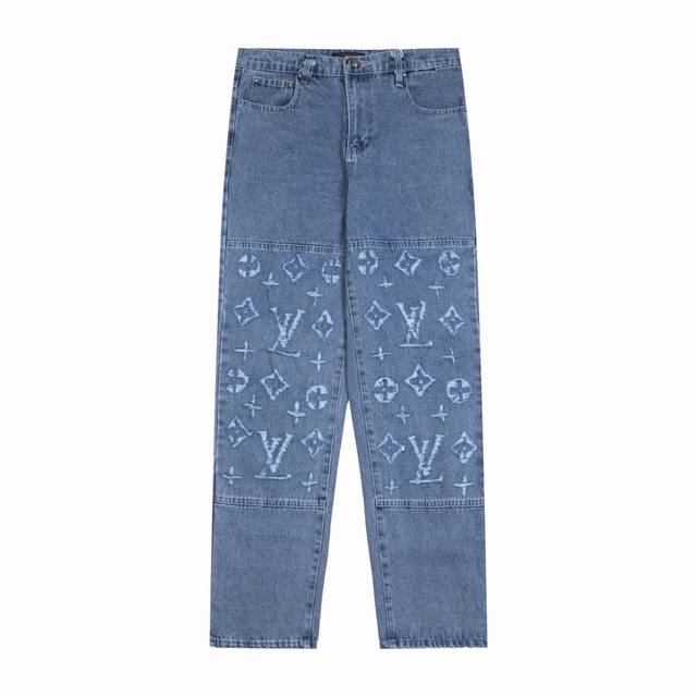 上新： 款号：B906 Louis Vuitton 路易威登Lv复古破洞提花字母Logo牛仔直筒阔腿长裤 1面料采用定制原版牛仔布料，布面纹理清晰 质地柔软不是