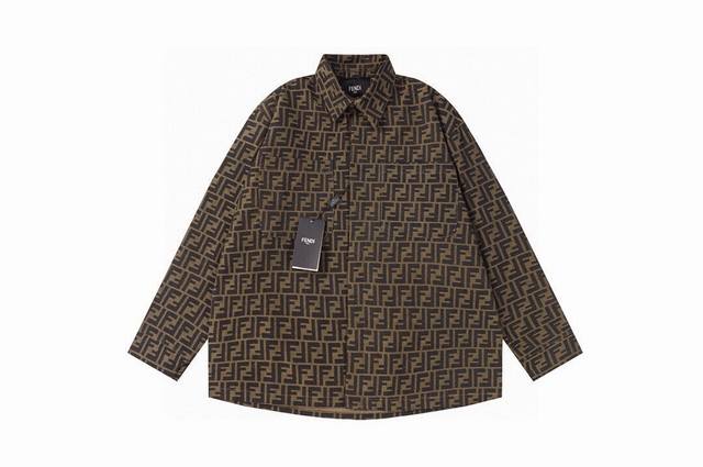 上新： 款号：B002 Fendi 芬迪新款经典Logo提花衬衫情侣款休闲老花外套夹克 1面料采用定制满印提花布料，满印提花采万针刺绣工艺技术 完美把控一针一线