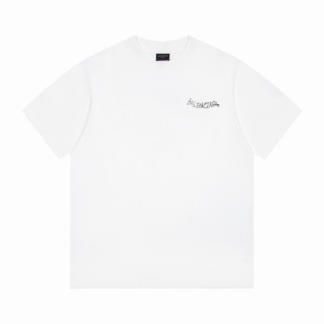 上新： 款号：B213 Balenciaga 巴黎世家新款经典字母印花休闲圆领短袖T恤 1面料采用260克纯棉双纱面料 柔软亲肤、透气性强，定位裁剪工艺Over