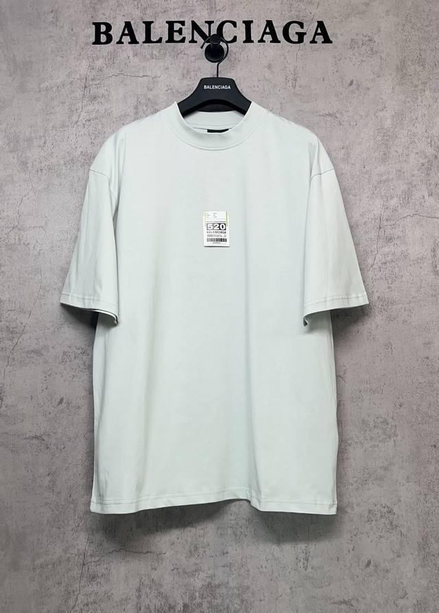 Balenciaga巴黎世家顶级版本1:1官网品质 520标签机场行李贴胶印花短袖T恤 采用巴黎定制纯棉面料260G双纱精梳纯棉，十字螺纹圆领领口落肩线，自上而